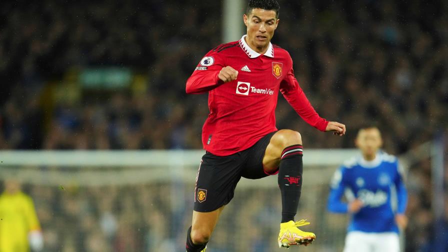 Cristiano Ronaldo se defenderá por tirar teléfono de fan Cristiano Ronaldo se defenderá por tirar teléfono de fan