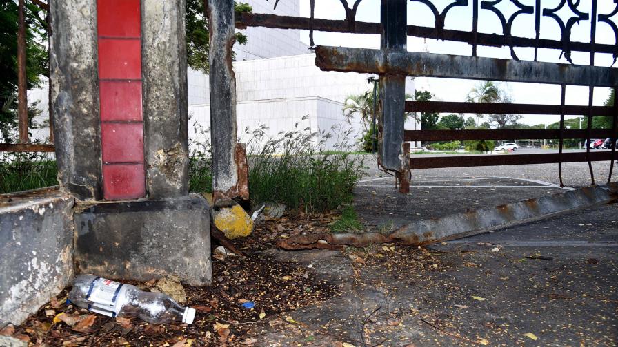 El Gran Teatro del Cibao está deteriorado, artistas expresan preocupación
