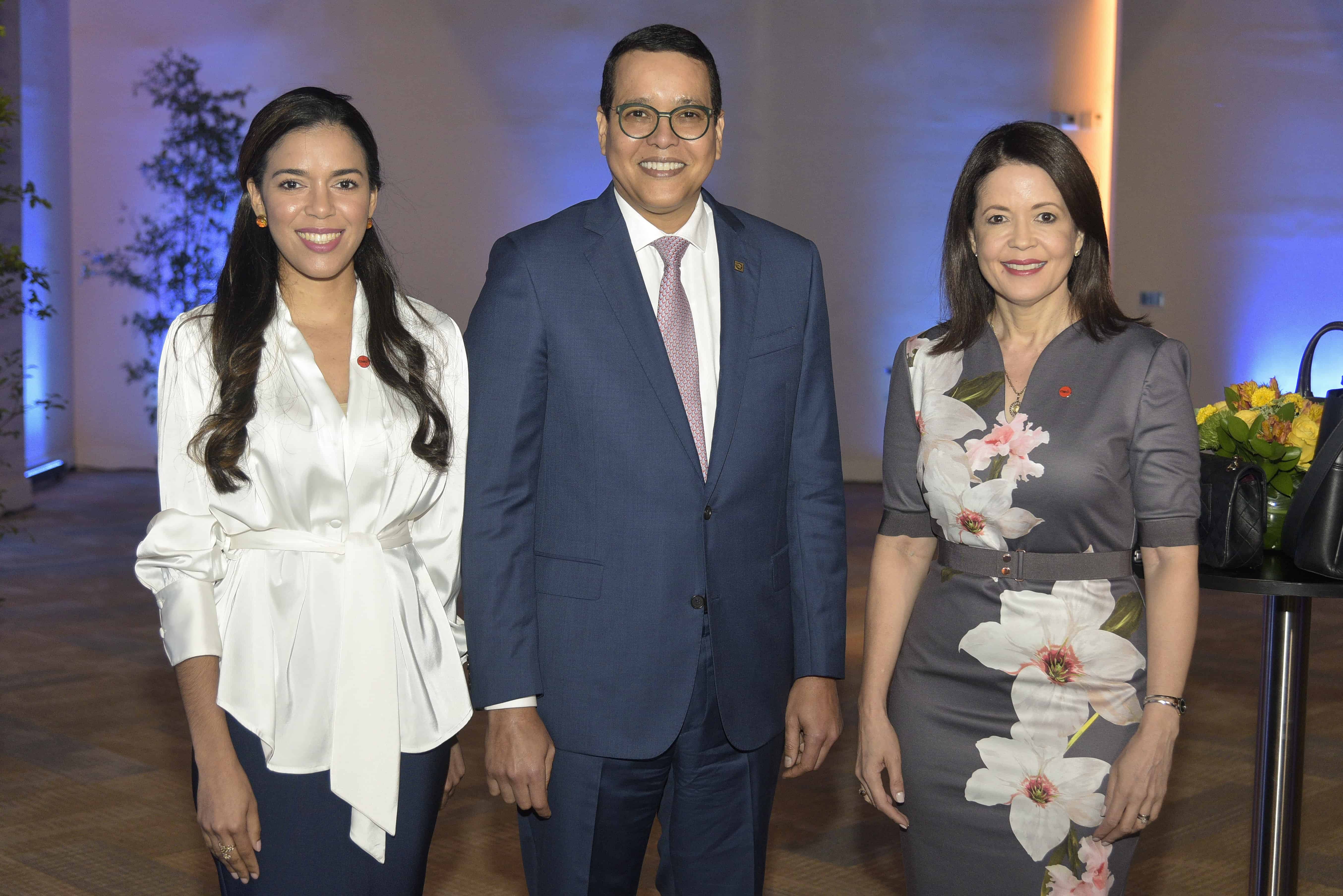 Carolina Lantigua, Elias Dinzey y Gerty Valerio.