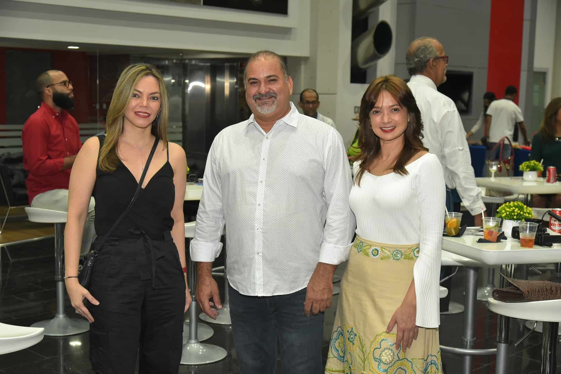 Evelyn Calderón, Nelson González y Vilma Mato.