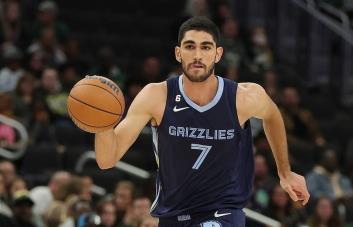 Aldama logra doble dígitos por cuarto partido consecutivo con los Grizzlies