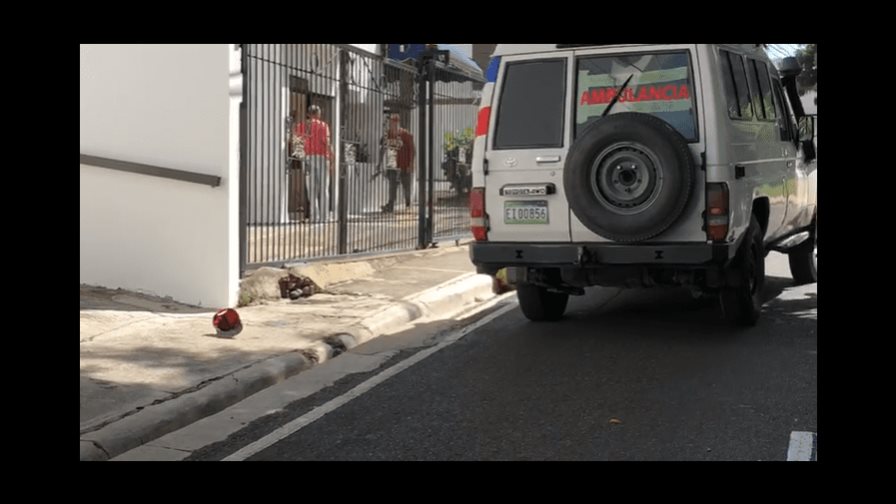 Muere pintor y compañero resulta herido al hacer contacto con cable de alta tensión en Santiago Muere pintor y compañero resulta herido al hacer contacto con cable de alta tensión en Santiago