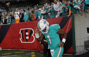 Tua Tagovailoa en ruta de regreso a los Dolphins de Miami