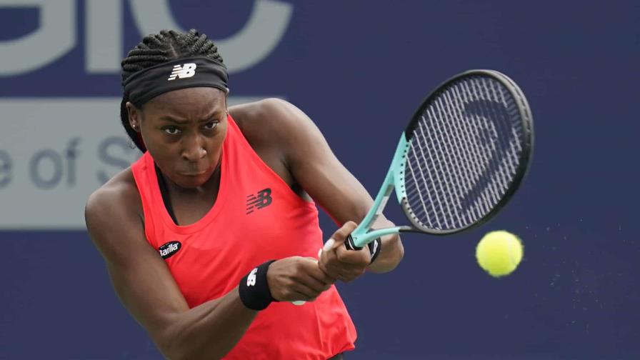 Gauff vence a Montgomery en juego demorado por la lluvia