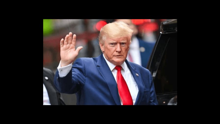 Trump responde a la comisión que investiga el asalto al Capitolio sin ánimos de comparecer Trump responde a la comisión que investiga el asalto al Capitolio sin ánimos de comparecer