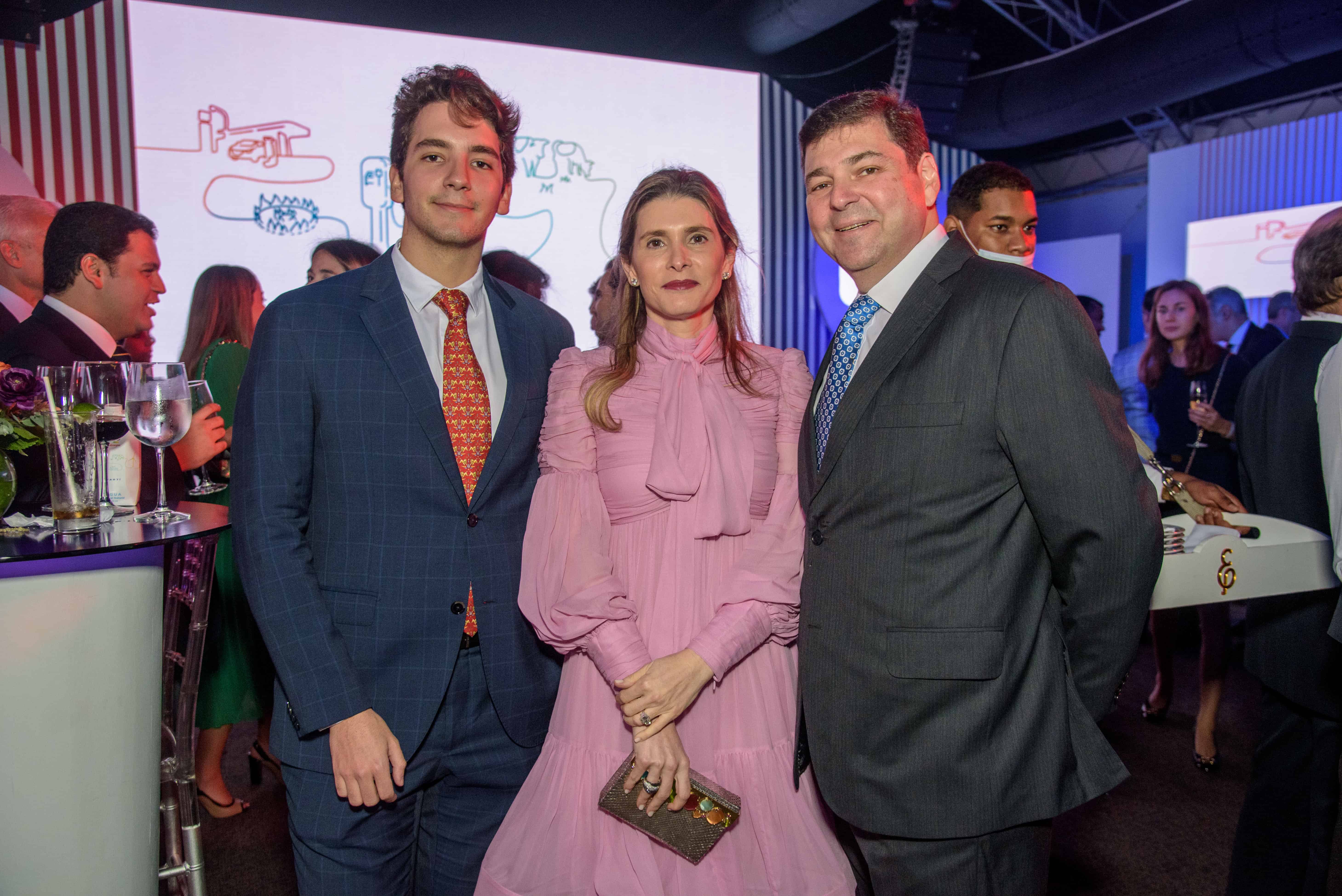 Felipe Zapata, Ricardo Zapata y Guadalupe Ramos.