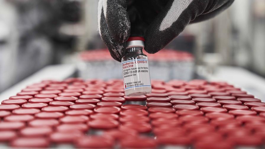 Moderna recibe autorización de vacuna de refuerzo contra ómicron para niños y adolescentes