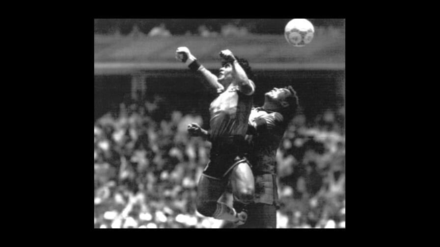 Subastarán el balón de los goles históricos de Maradona