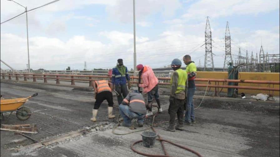 Obras Públicas informa que lluvias retrasan trabajos en el puente Duarte