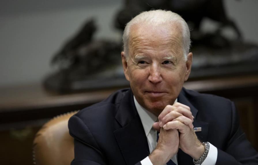 Biden reconoce que los precios siguen altos pese a la bajada de la inflación