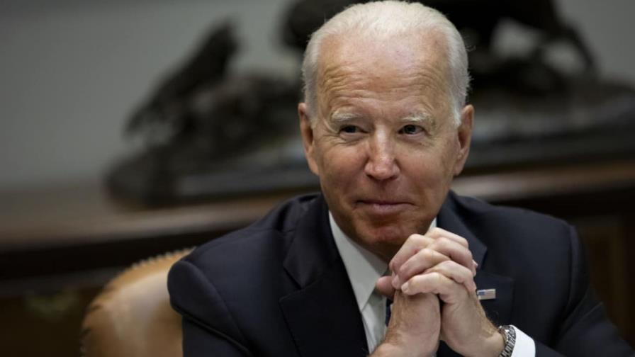 Biden reconoce que los precios siguen altos pese a la bajada de la inflación