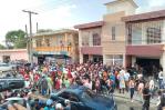 Mantequilla regresó a Sabana Grande de Boyá y una multitud se concentra frente a su oficina Mantequilla regresó a Sabana Grande de Boyá y una multitud se concentra frente a su oficina