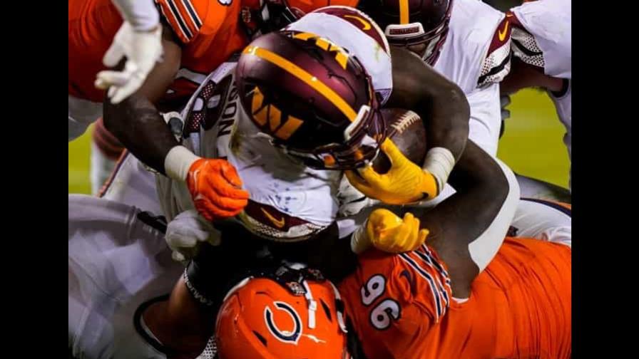 Commanders aprovechan errores y superan a Bears