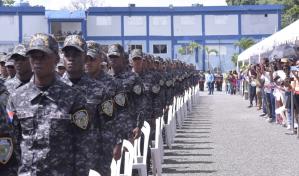 Presidente Abinader juramenta 901 policías formados con nuevo pénsum