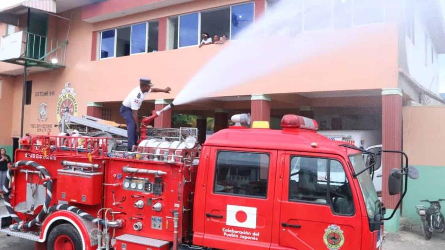 Gobierno de Japón dona camión a bomberos de San Luis