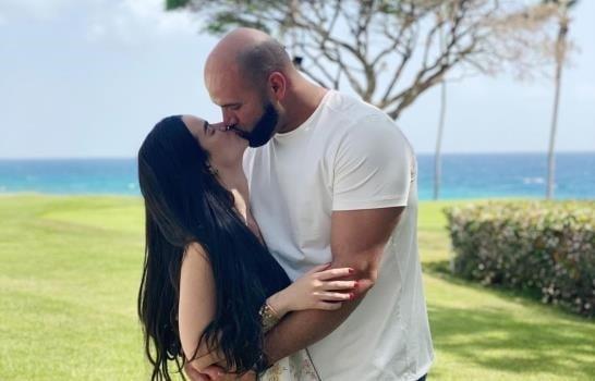 El beso de Nicole Fernández y Albert Pujols que confirma su relación amorosa