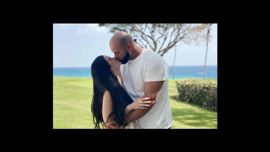 El beso de Nicole Fernández y Albert Pujols que confirma su relación amorosa