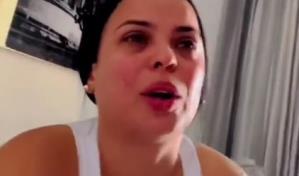 VIDEO: Entre llantos, mujer denuncia incremento en factura eléctrica de su hogar de 11 mil pesos