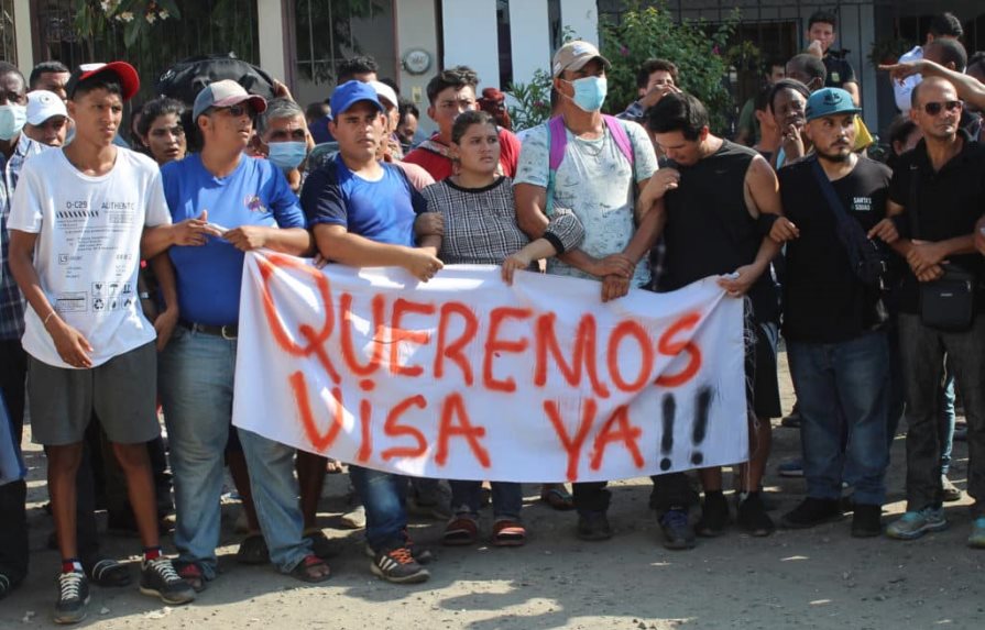 Migrantes venezolanos protestan en fronteras de México ante nueva política de EEUU