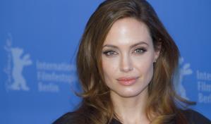 Angelina Jolie vendió bodega para olvidar alcoholismo de Brad Pitt