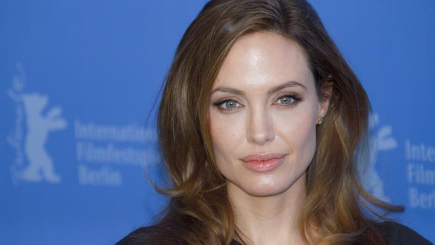 Angelina Jolie vendió bodega para olvidar alcoholismo de Brad Pitt