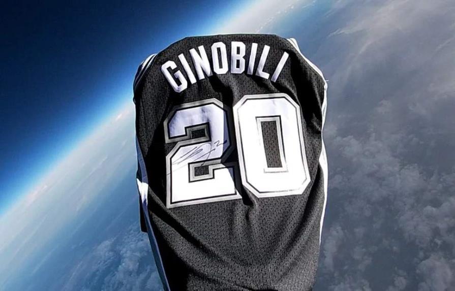 La NBA envía una camiseta de Manu Ginóbili a la estratósfera