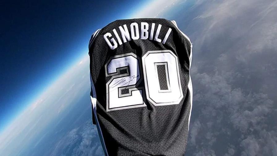 La NBA envía una camiseta de Manu Ginóbili a la estratósfera