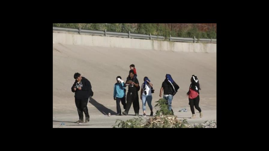 Los venezolanos abandonan México por su frontera sur tras las restricciones de EE.UU.