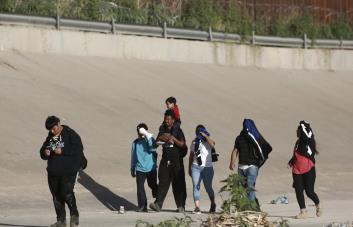 Cruces ilegales de México a EEUU registran máximo anual