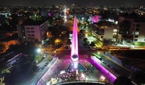 Monumentos de la capital se iluminan de rosa por lucha contra el c&aacute;ncer de mama