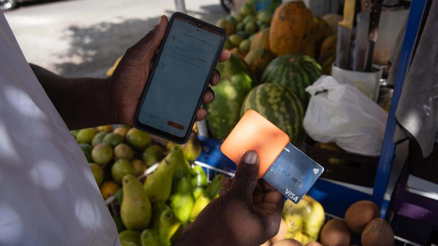 Desde fruteros hasta gomeros: el pago con tarjeta impulsa a micro negocios en el país