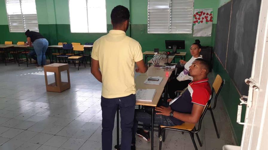 Jóvenes de 17 años en adelante pueden votar en la consulta del PLD Jóvenes de 17 años en adelante pueden votar en la consulta del PLD