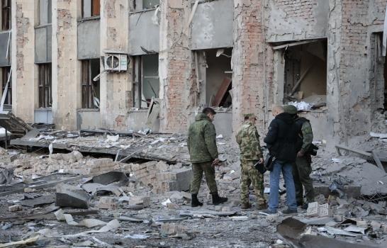 Ucrania: Cohetes golpean la sede de la Administración prorrusa de Donetsk