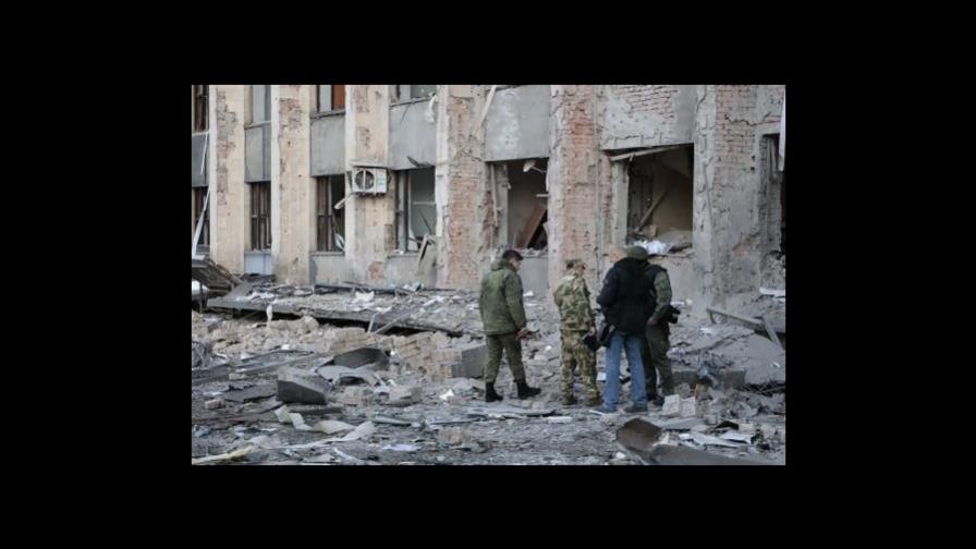 Ucrania: Cohetes golpean la sede de la Administración prorrusa de Donetsk Ucrania: Cohetes golpean la sede de la Administración prorrusa de Donetsk