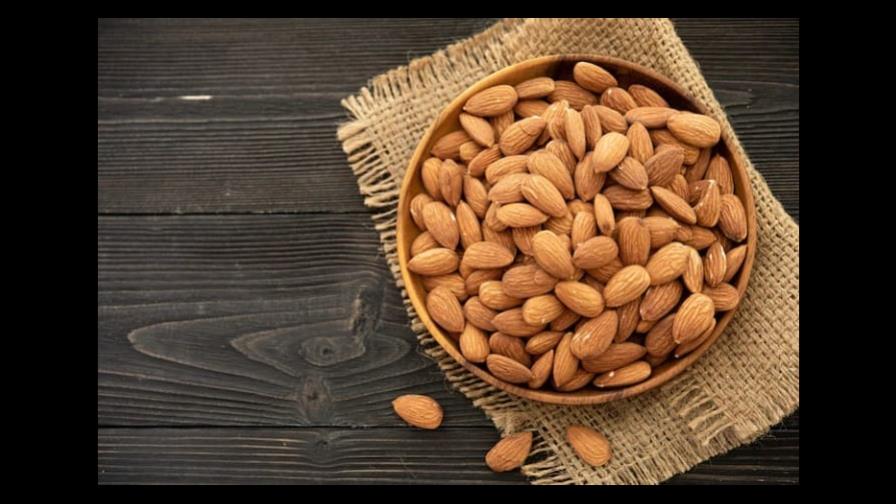 Almendras y snacks pueden ser el complemento ideal para una alimentación sana