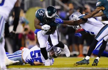 Hurts y los Eagles vencen a los Cowboys y siguen invictos