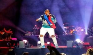 Video | Momento exacto en el que popular cantante haitiano se derrumba y muere en un concierto en París