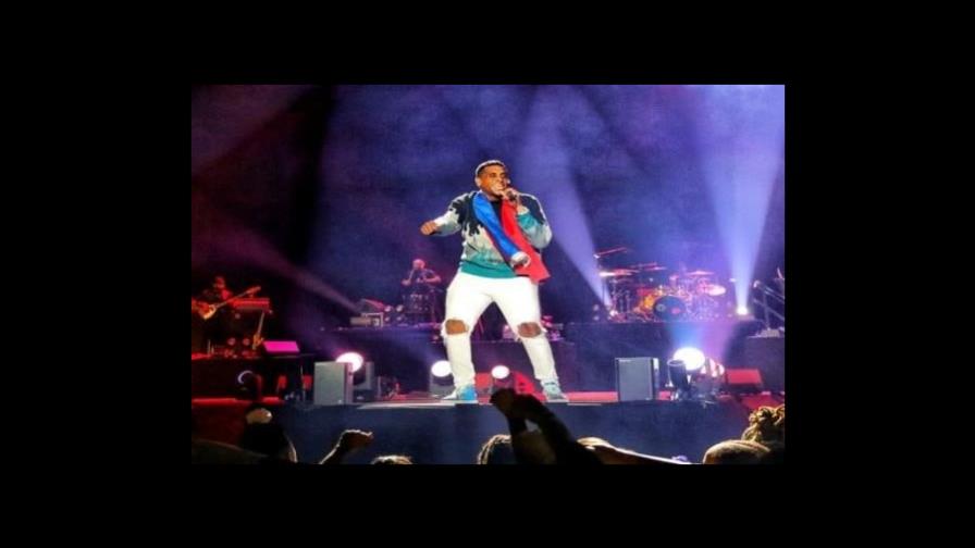 Video | Momento exacto en el que popular cantante haitiano se derrumba y muere en un concierto en París