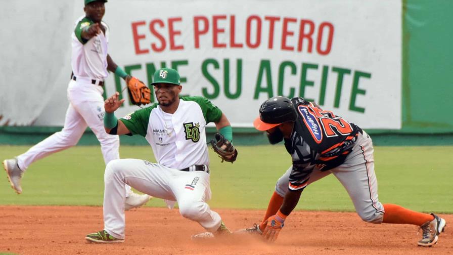 José Tena decide con hit para las Estrellas un duelo de pitcheo ante los Toros