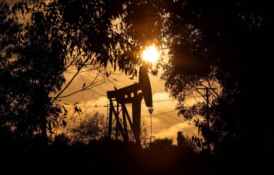 El petróleo de Texas sube un 3.3 % y cierra en US$85.55 el barril