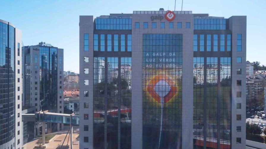 Tres activistas climáticos detenidos tras bloquear sede de empresa petrolera en Lisboa