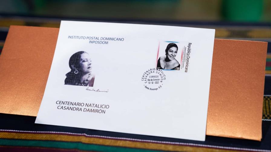 INPOSDOM y Filatelia Dominicana ponen en circulación emisión postal conmemorativa a Casandra Damirón en el 70 aniversario de RTVD