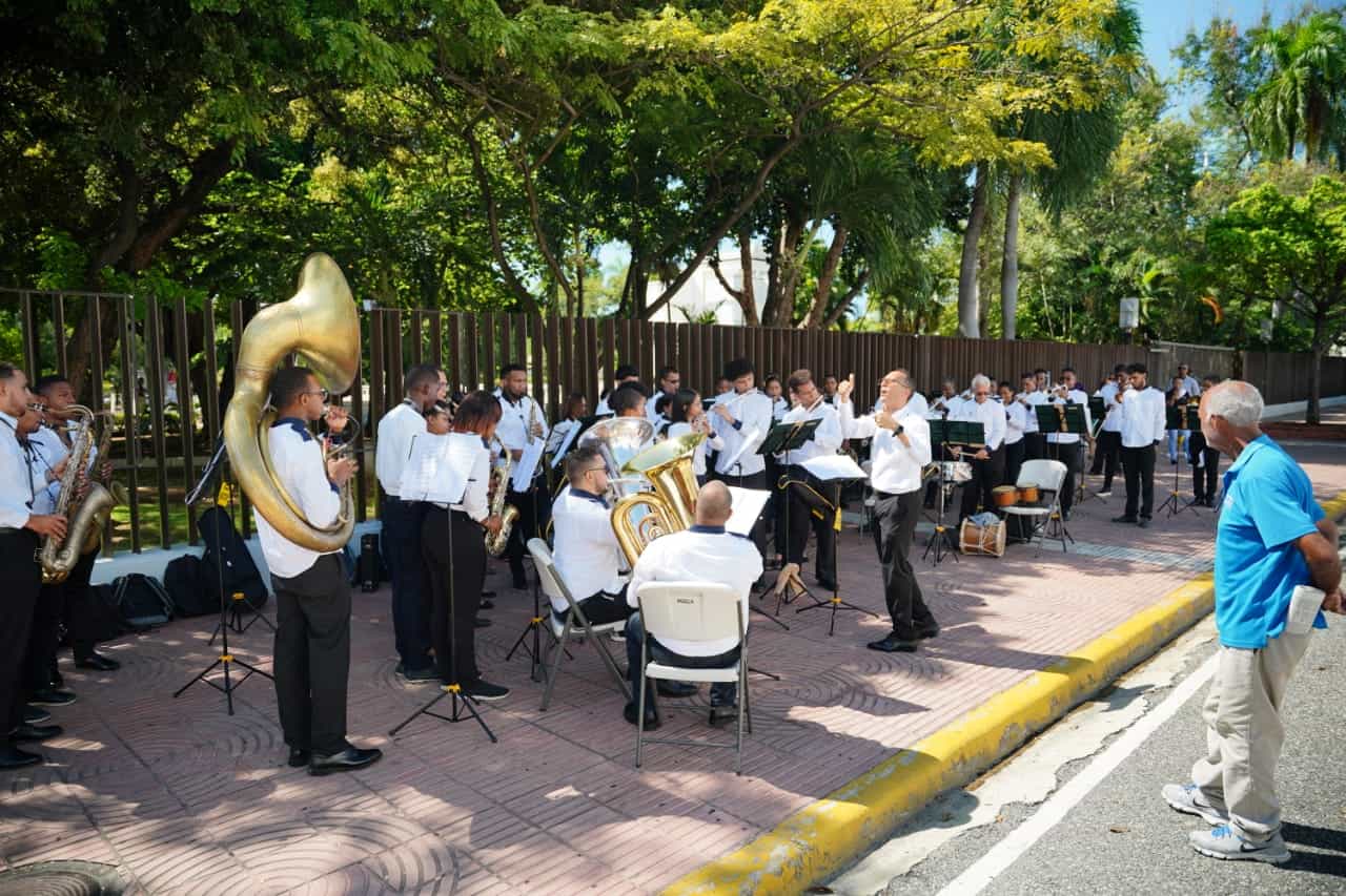 El Conjunto Músico-Vocal Popular y la Orquesta de Cámara desarrollaron durante la jornada una participación destacada en esta celebración.