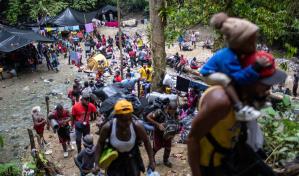 EE.UU. seguirá expulsando inmigrantes mientras se resuelve el futuro del Título 42