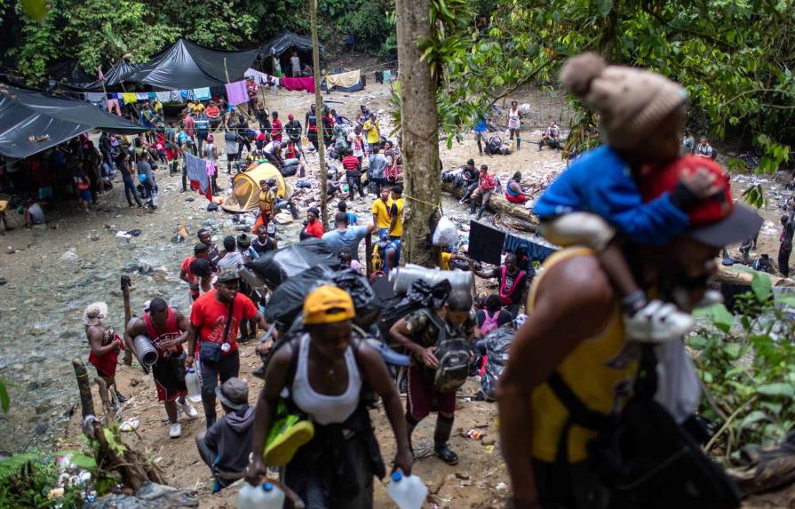 Miles de venezolanos varados en selva de Panamá por cierre terrestre en EEUU