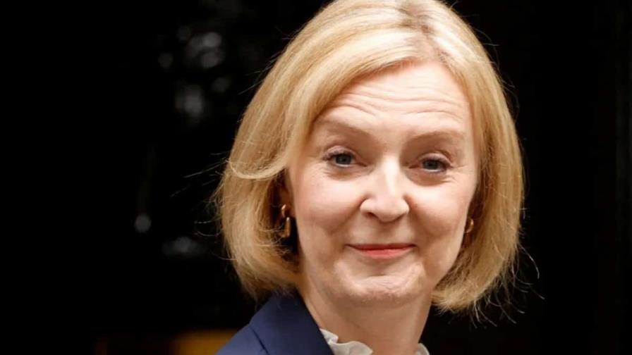 Dimisión, elecciones o supervivencia, las opciones de la primera ministra británica
