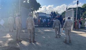 Motoconchistas haitianos bloquean puerta Carrizal-Elías Piña para que se les permita entrada