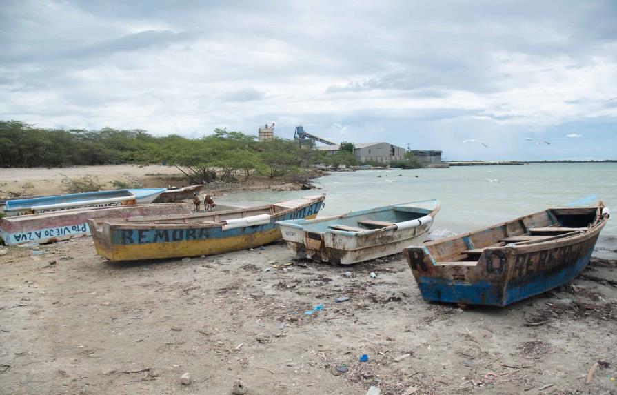 Barcazas de Azua no cuentan con permiso ambiental; evaluación del proyecto no ha concluido