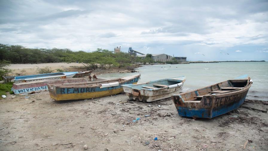 Barcazas de Azua no cuentan con permiso ambiental; evaluación del proyecto no ha concluido