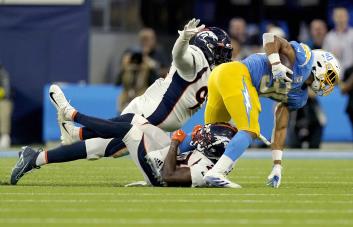 Chargers ganan a Broncos con gol de Hopkins en la prórroga
